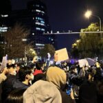 Čínou otriasli protesty, pretože sa šíri hnev na nulovú hodnotu Covidu