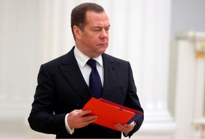 Medvedev citoval Stalina na stretnutí o práci vojensko-priemyselného komplexu