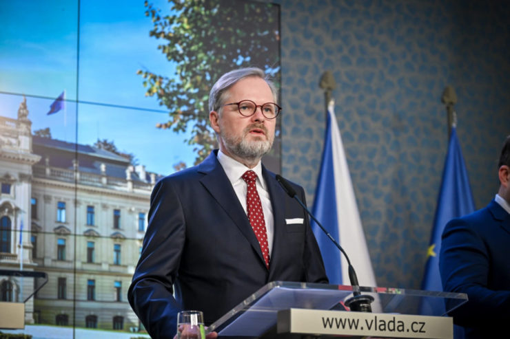 Český premiér uvažuje nad zrušením V4. Prečo?Nesúhlas s vyjadreniami a krokmi premiérov Fica a Orbána