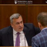 VIDEO: Aký požičaj, taký vráť: Pacient z Trnavy sa v parlamente po predchádzajúcej prestrelke dostal do ostrej konfrontácie zoči-voči Dankovi.