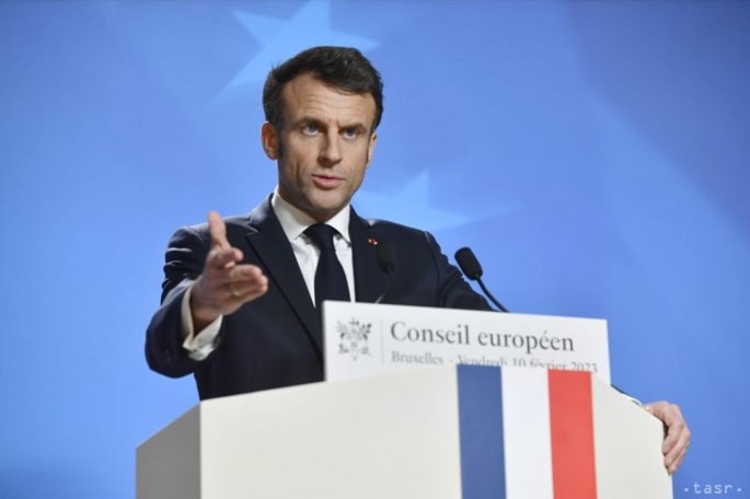 Macron povedal, že svoje vyhlásenia o Ukrajine dôkladne zvážil