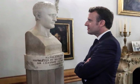 Emmanuel Macron neustupuje, už hovorí o jadrových zbraniach