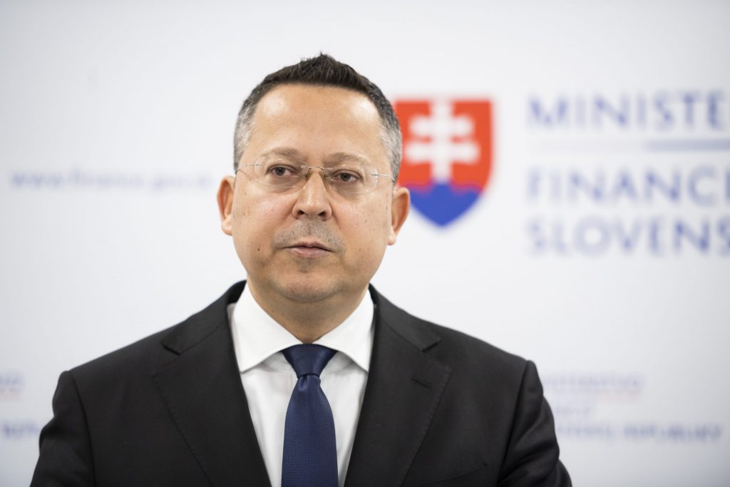 Slovensko predalo švajčiarskym investorom dlhopisy za 635 miliónov eur, prezradil rezort financií