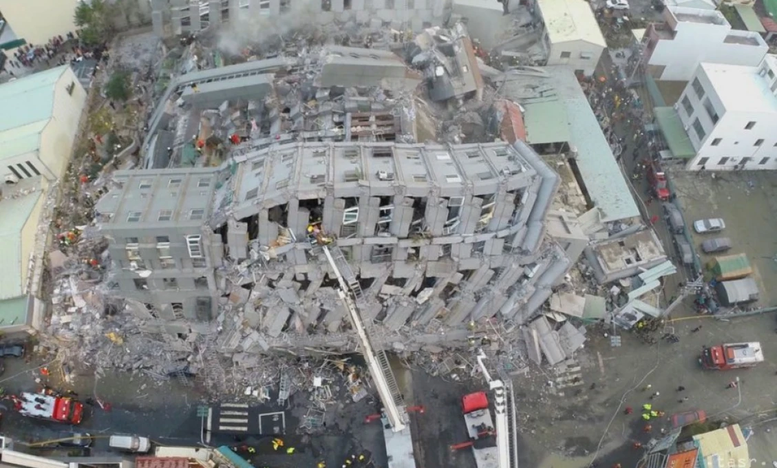 Taiwan zasiahlo ničivé zemetrasenie. Na Japonsko sa ženie cunami