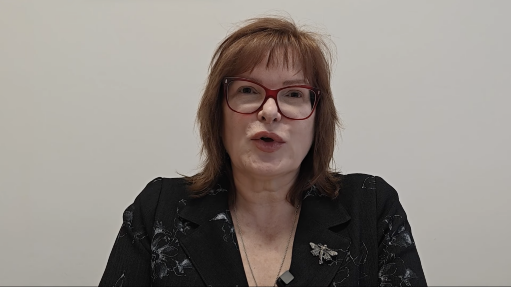VIDEO: Anna Belousovová- Zbierka na muníciu pôsobí ako práčka peňazí