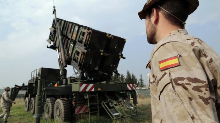 FT: NATO požaduje, aby Španielsko a Grécko poskytli Ukrajine svoju protivzdušnú obranu