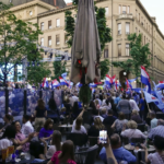 AP: Výsledok parlamentných volieb v Chorvátsku môže ovplyvniť prozápadné smerovanie krajiny