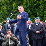 VIDEO: „Rozdeľovanie spoločnosti škodí mieru,“ vyhlásil Fico na bratislavskom Slavíne a poukázal na potrebu spájania sa v otázkach národných tradícií a hodnôt.
