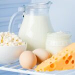 Mlieko, syry či vajcia už druhý mesiac za sebou lacnejú. Analytici načrtli ďalší cenový vývoj pri potravinách
