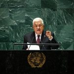 Palestínsky prezident Mahmúd Abbás na Valnom zhromaždení OSN vyzval svet, aby zastavil šialenstvo páchané na Palestínčanoch a prestal dodávať Izraelu zbrane. Izrael by mal byť podľa neho zbavený členstva v OSN