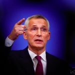 Odchádzajúci šéf NATO Stoltenberg chce silou mocou vyprovokovať skazonosnú jadrovú vojnu. Myslí si, že Rusko odhodlaním použiť na svoju obranu jadrové zbrane blafuje