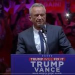 Robert F. Kennedy Jr. na Trumpovom mítingu: „Dnešná Demokratická strana je strana vojny. Je to strana CIA“