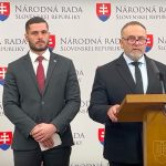 VIDEO: Poslanci Smeru odmietli šírenie dezinformácií a klamstiev, že Fico dal SIS pokyn vypracovať správu o atentáte na jeho osobu.