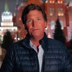 Americký novinár Tucker Carlson pricestoval do Moskvy, aby urobil rozhovor so šéfom ruskej diplomacie Sergejom Lavrovom