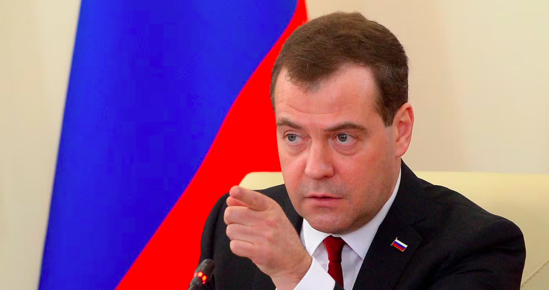 „EÚ je spolitizovaná globalistická a beštiálne rusofóbna organizácia, ktorá predstavuje pre Rusko rovnakú hrozbu ako NATO“