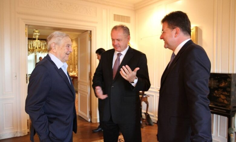 V Epsteinových spisoch sa objavilo meno exministra Lajčáka. Šéfa diplomacie oslovoval „Miro“ a riešil aj pád vlády