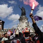 Voliči na oboch stranách Atlantiku sú sklamaní z demokracie