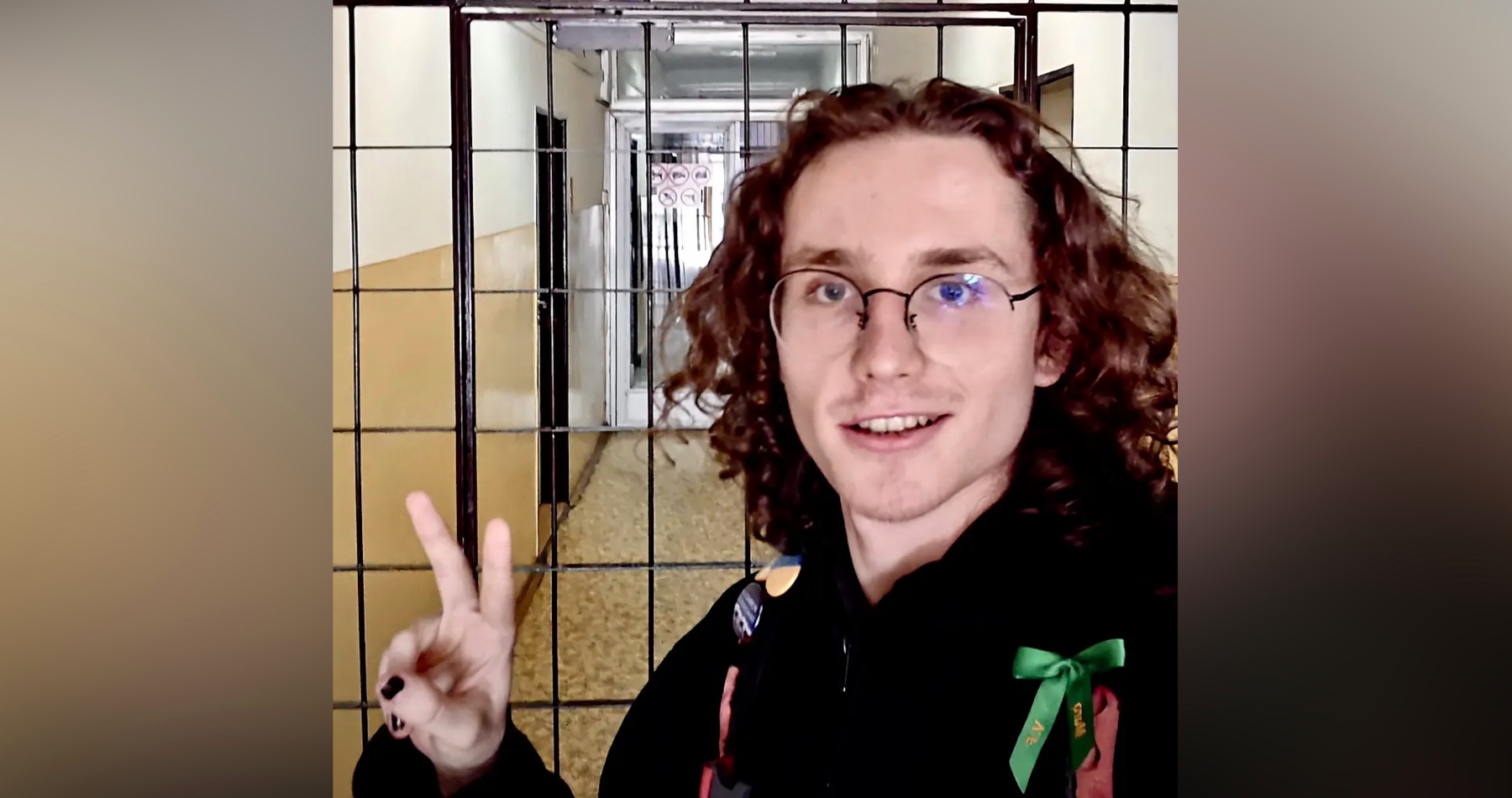 „Boj proti Ficovi od atentátu na jeho osobu prekročil hranicu primeraného odporu,“ konštatuje exminister vnútra Vladimír Palko a zároveň sa pýta, či sa „bezohľadný študent z Popradu, ktorý vulgarizmami protestoval proti Ficovej návšteve, stane symbolom výročia 17. novembra 1989“