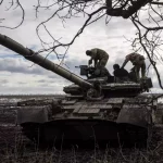 Kyjev sťahuje tanky a žoldnierov z Poľska a Gruzínska do Charkovskej oblasti