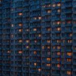 Možno sme len včely v úli, zbierajúce med pre iných.