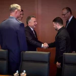 Briti štvú do boja proti Rusku zatiaľ čo v Berlíne pokračujú mierové rokovania