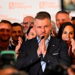 Pellegrini sa podľa premiéra Roberta Fica postavil na stranu čurillovcov, aby dostal progresívnu pochvalu. Prezident vetoval zákon z dielne ministerstva vnútra, ktorého cieľom je transformácia Úradu na ochranu oznamovateľov na nový Úrad na ochranu obetí trestných činov a oznamovateľov protispoločenskej činnosti