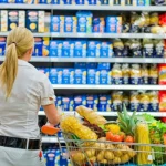 POZOR! Z obchodov sťahujú kávu, olej, mäso aj múku