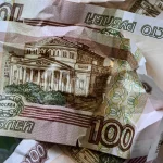 Bloomberg: Rubeľ sa stal v tomto roku najsilnejšou menou