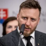 Splnomocnenec Kotlár predstavil vláde zarážajúce čísla a žiada okamžite zastaviť očkovanie mRNA preparátmi