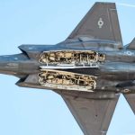 Americkej armáde dochádza munícia na diaľkové ovládanie a na kompenzáciu kopíruje iránske drony