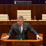 VIDEO: „Michal Šimečka a jeho rodina sú hlboko zainteresovaní do podvodu obrovského rozsahu, o ktorom ešte stále nič nevieme,“ vyhlásil Robert Fico. „To, čo je vonku, sú možno len tri percentá,“ dodal premiér