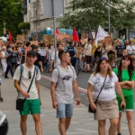 Študenti v Slovinsku vyzvali vládu na vystúpenie z NATO