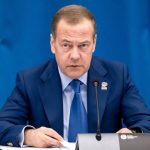 Dmitrij Medvedev: Nová bezpečnostná zóna Ukrajiny sa dotkne troch regiónov