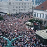 Premiér Magyar zaslepený mocou: na proteste videl len 150 orbánovcov